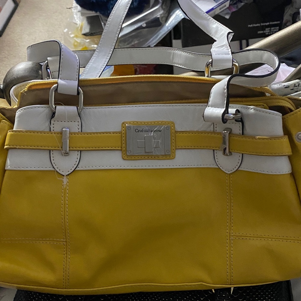 NEW Croft&Barrow leather Yellow and White Shoulder Bag with Elegant Silver trim